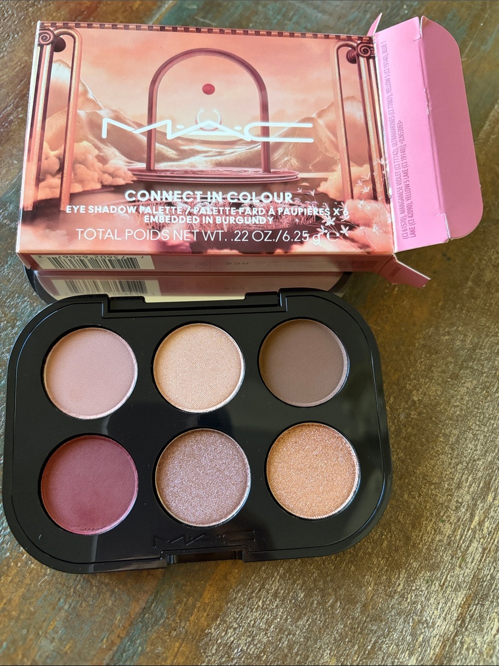 New MAC Cosmetics Connect in Colour Eyeshadow Palette
